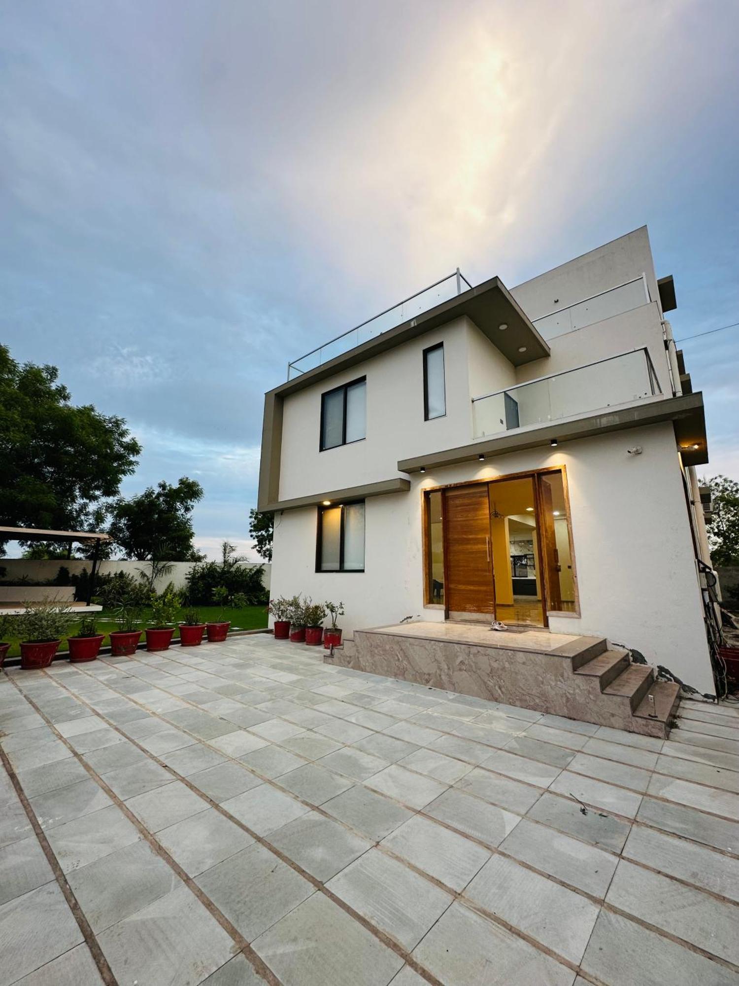 Karmabhumi 1 Villa Sātej Exterior photo
