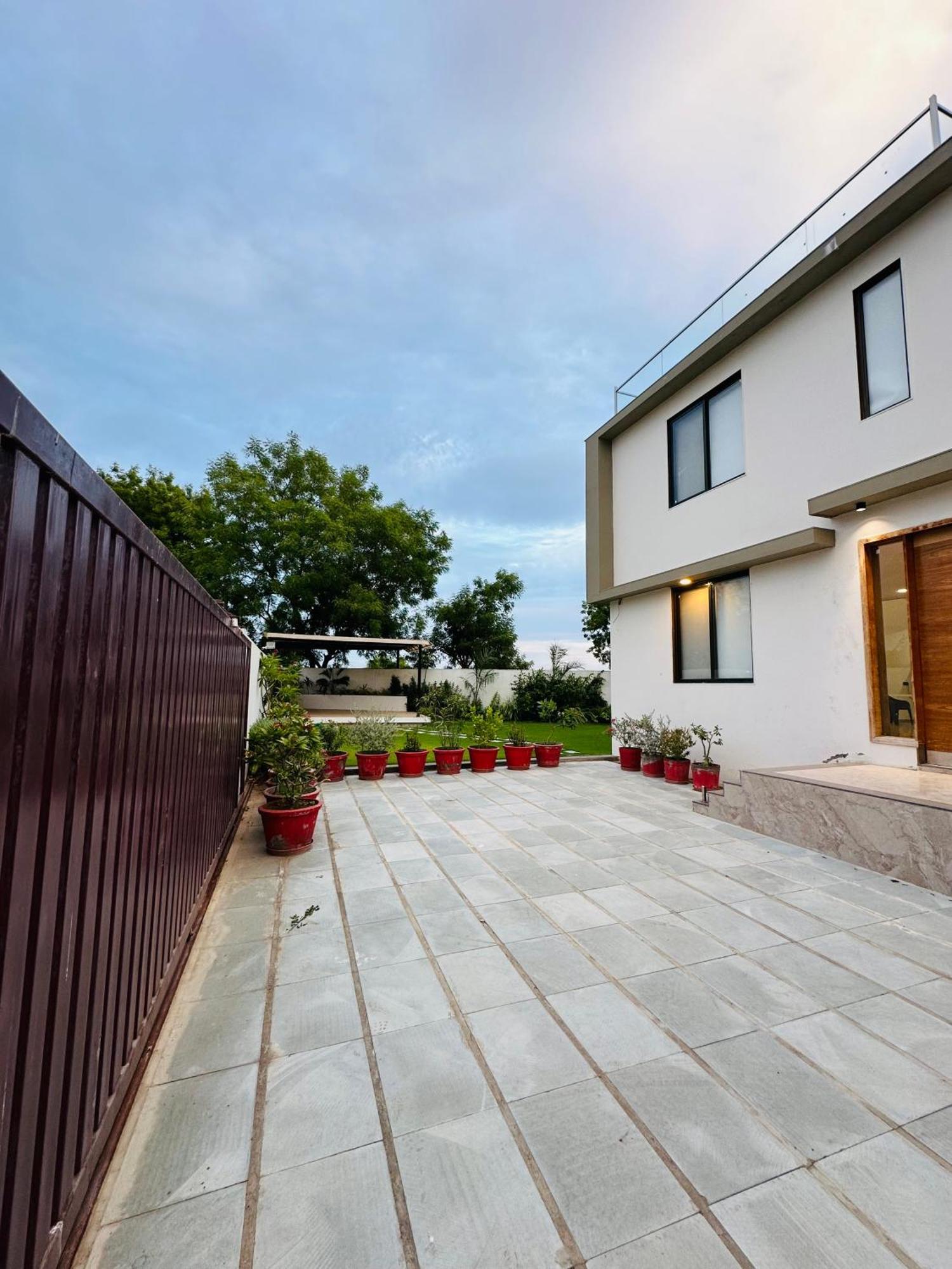 Karmabhumi 1 Villa Sātej Exterior photo